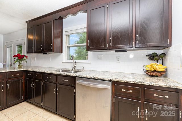 3049 Stablegate Drive, Gastonia, NC 28052