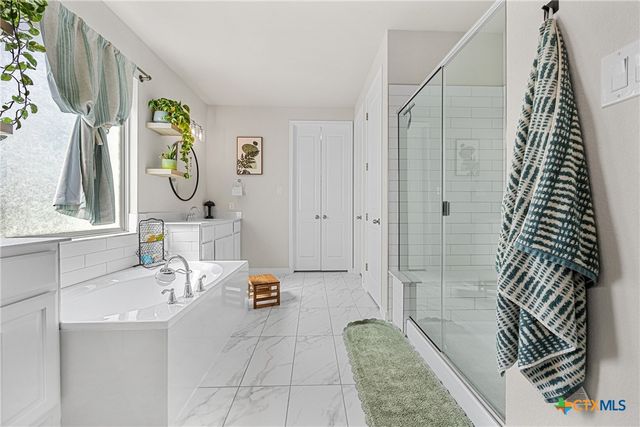 341 Alicante Lane, Liberty Hill, TX 78642