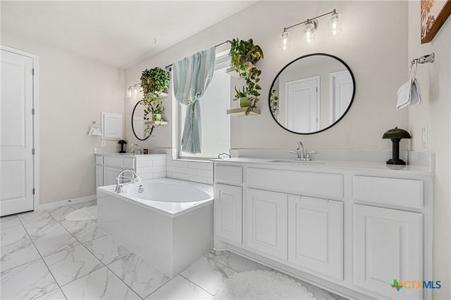 341 Alicante Lane, Liberty Hill, TX 78642