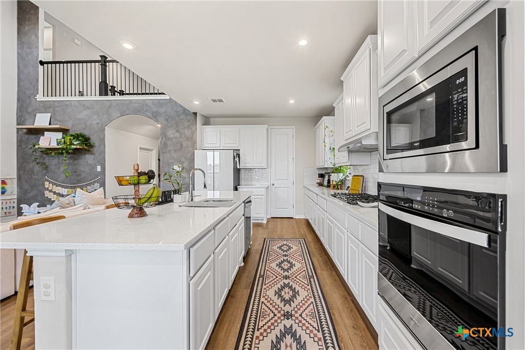 Image 10 of property listing at 341 Alicante Lane, Liberty Hill, TX 78642