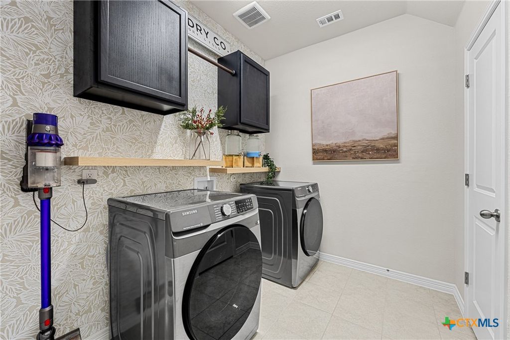 Image 12 of property listing at 341 Alicante Lane, Liberty Hill, TX 78642