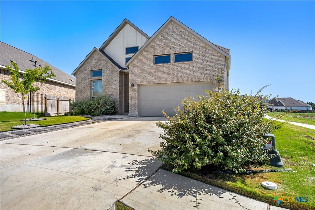 Image 2 of property listing at 341 Alicante Lane, Liberty Hill, TX 78642