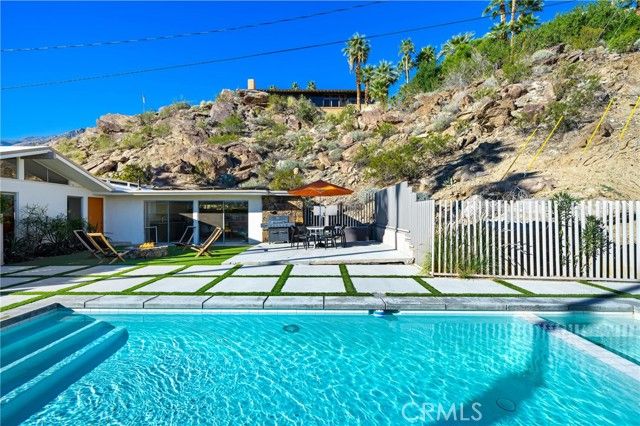 2499 S Palm Canyon, Palm Springs, CA 92264