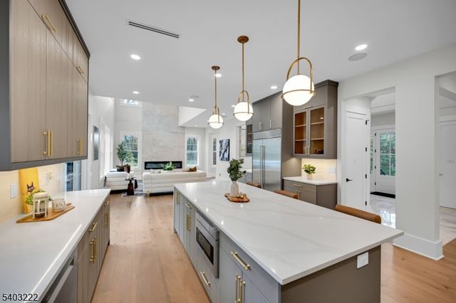 4 Athens Rd, Millburn Twp., NJ 07078