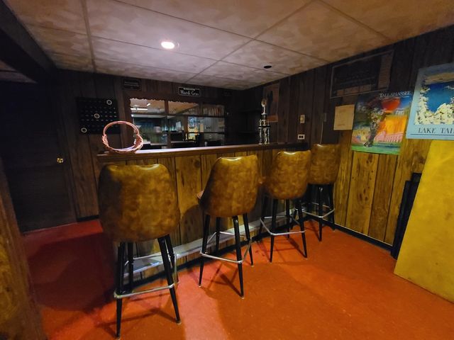 8319 S Crandon Avenue, Chicago, IL 60617