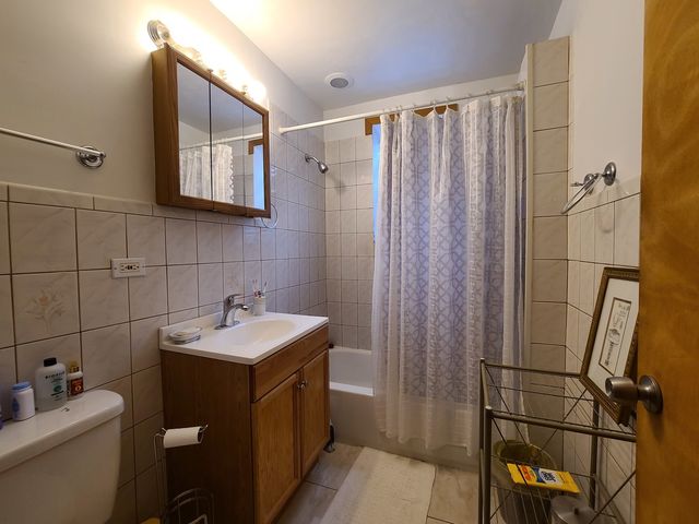 8319 S Crandon Avenue, Chicago, IL 60617