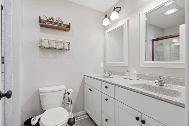 1005 Ashford Drive NE, Cedar Rapids, IA 52402