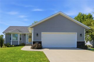 1005 Ashford Drive NE, Cedar Rapids, IA 52402