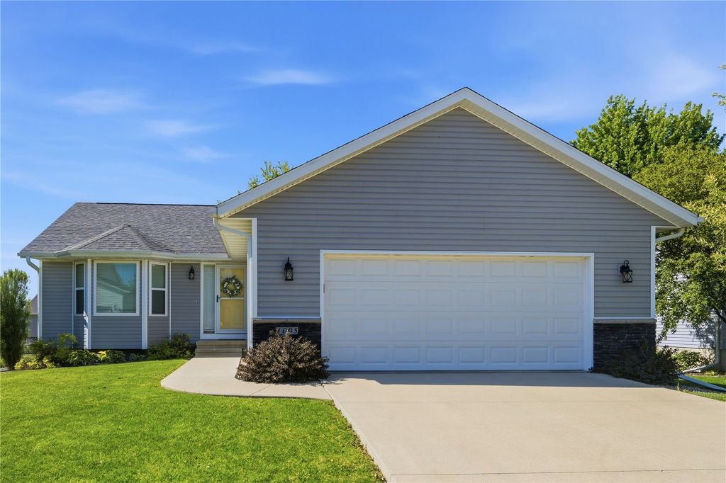 1005 Ashford Drive NE, Cedar Rapids, IA 52402