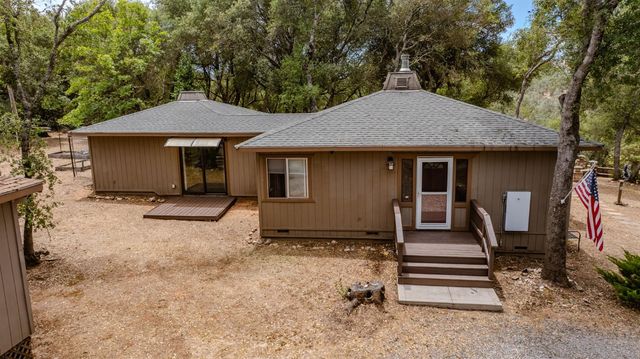 3011 Golden Gate Dr, San Andreas, CA 95249