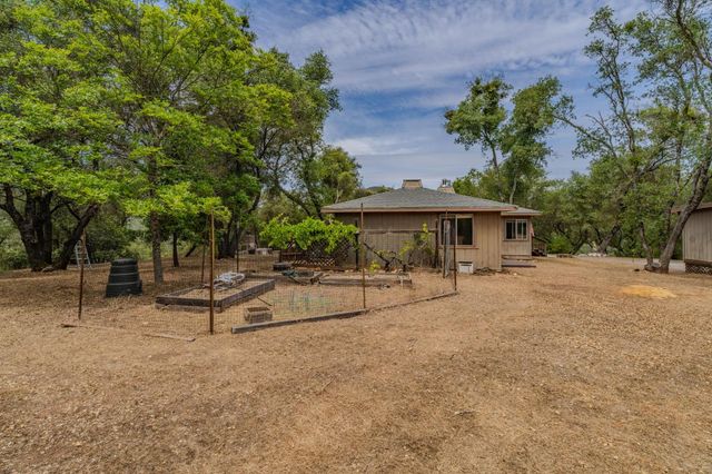 3011 Golden Gate Dr, San Andreas, CA 95249