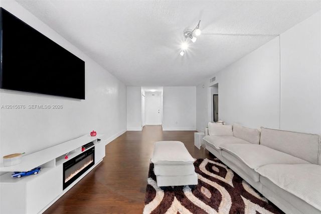 1800 Sans Souci 332 332, North Miami, FL 33181