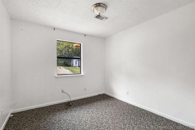 911 S K Street, Hugo, OK 74743