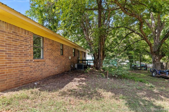 911 S K Street, Hugo, OK 74743