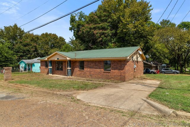 911 S K Street, Hugo, OK 74743