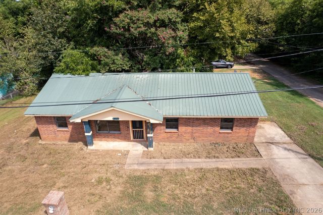 911 S K Street, Hugo, OK 74743