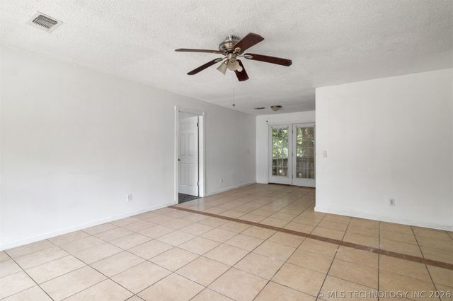 911 S K Street, Hugo, OK 74743