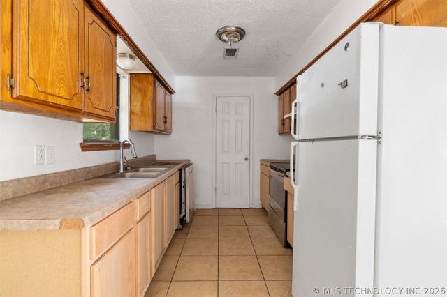 911 S K Street, Hugo, OK 74743