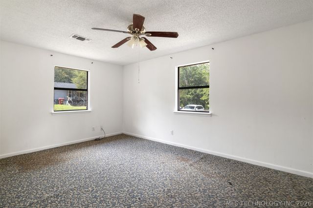 911 S K Street, Hugo, OK 74743