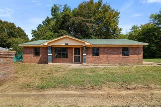 911 S K Street, Hugo, OK 74743