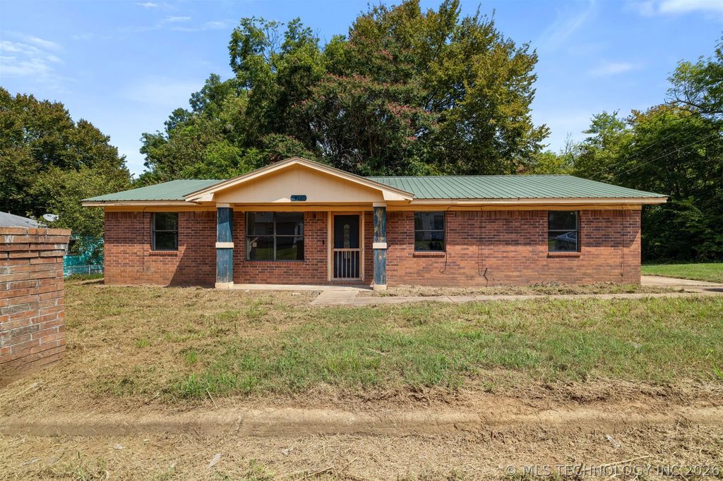 911 S K Street, Hugo, OK 74743