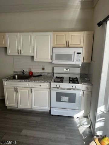 61 Washington St, East Orange City, NJ 07017