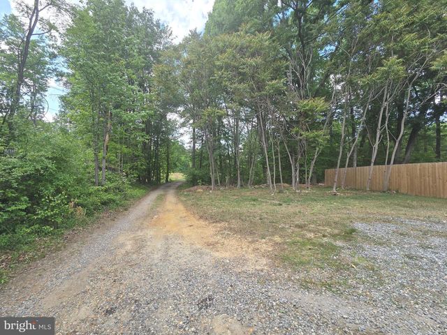 1257 WHITE OAK RD, Fredericksburg, VA 22405