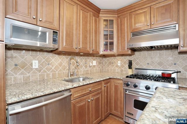 277 Prospect Avenue 18H, Hackensack, NJ 07601