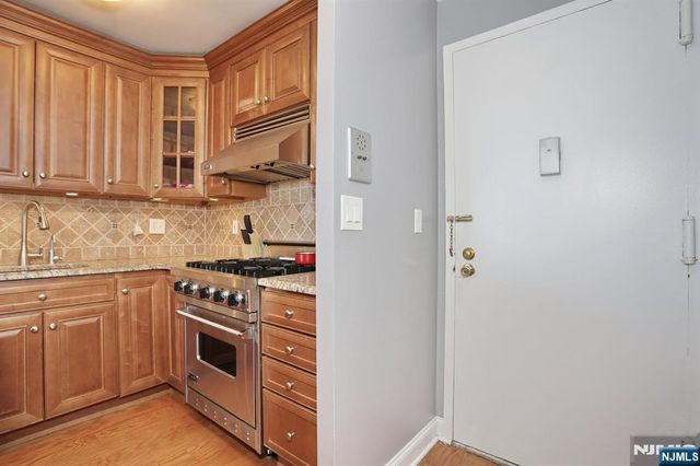277 Prospect Avenue 18H, Hackensack, NJ 07601