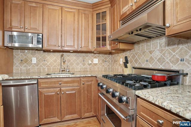 277 Prospect Avenue 18H, Hackensack, NJ 07601