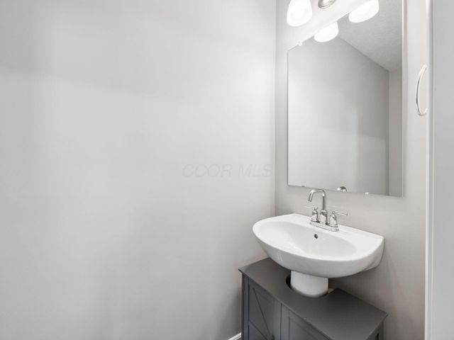 7081 Sanctuary Drive NW, Pickerington, OH 43147