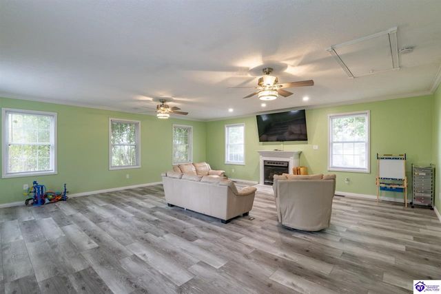 50 Freedom Court, Vine Grove, KY 40175