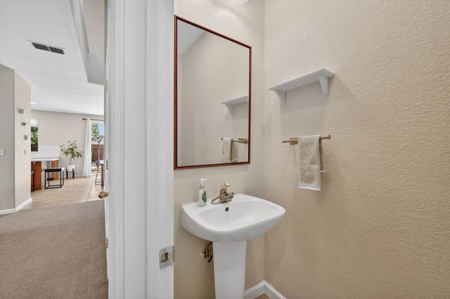 2142 Arnold Drive, Rocklin, CA 95765