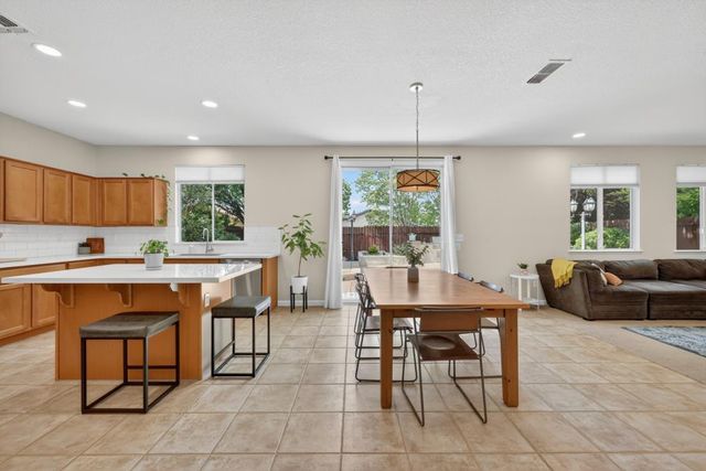 2142 Arnold Drive, Rocklin, CA 95765