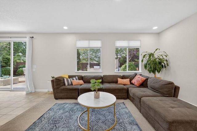 2142 Arnold Drive, Rocklin, CA 95765