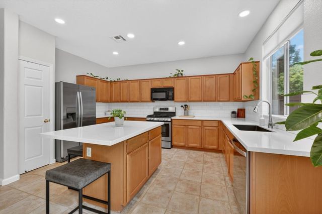 2142 Arnold Drive, Rocklin, CA 95765