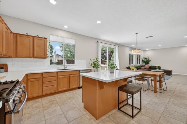 2142 Arnold Drive, Rocklin, CA 95765