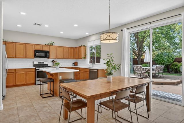 2142 Arnold Drive, Rocklin, CA 95765