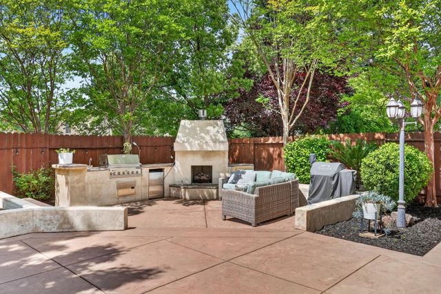 2142 Arnold Drive, Rocklin, CA 95765