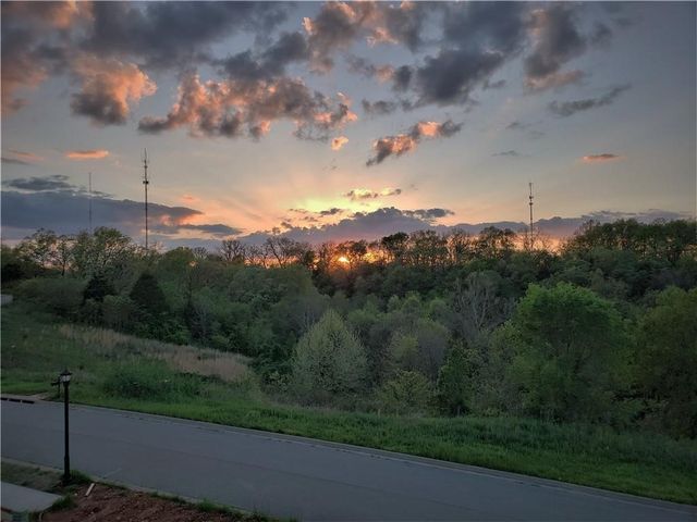 2002 NE Chaucer Street, Bentonville, AR 72712