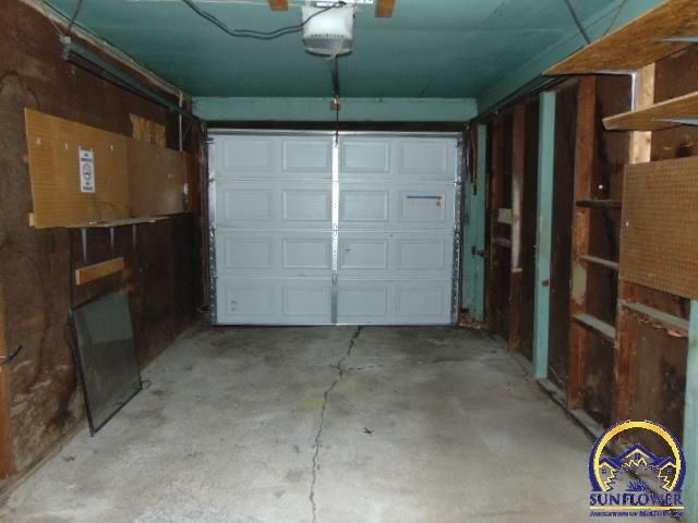 1407 SW Glencoe ST, Topeka, KS 66611