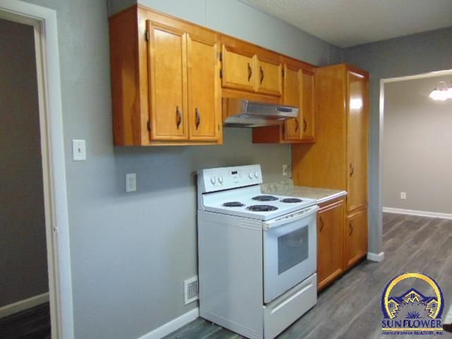 1407 SW Glencoe ST, Topeka, KS 66611