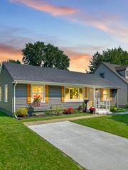 21705 Lange Street, Saint Clair Shores City, MI 48080