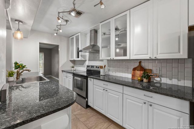 5203 Metcalf, Windcrest, TX 78239