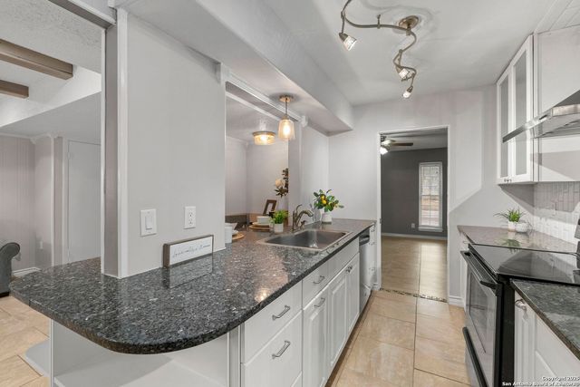 5203 Metcalf, Windcrest, TX 78239