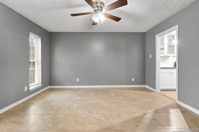 5203 Metcalf, Windcrest, TX 78239