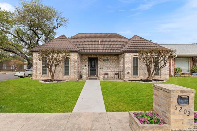 5203 Metcalf, Windcrest, TX 78239