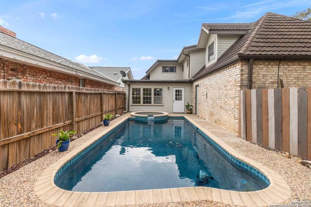 5203 Metcalf, Windcrest, TX 78239