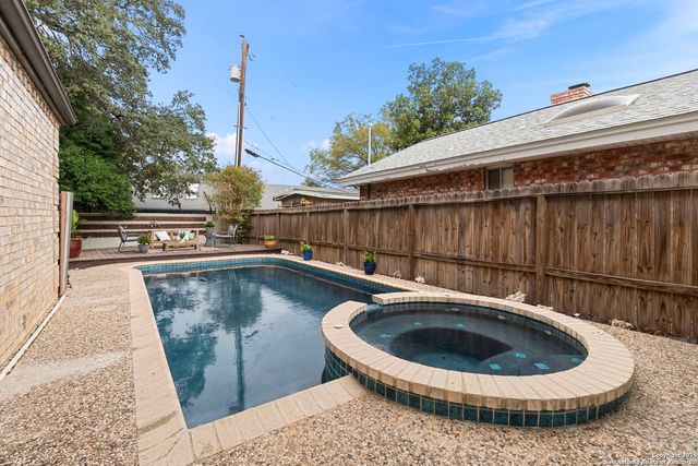 5203 Metcalf, Windcrest, TX 78239