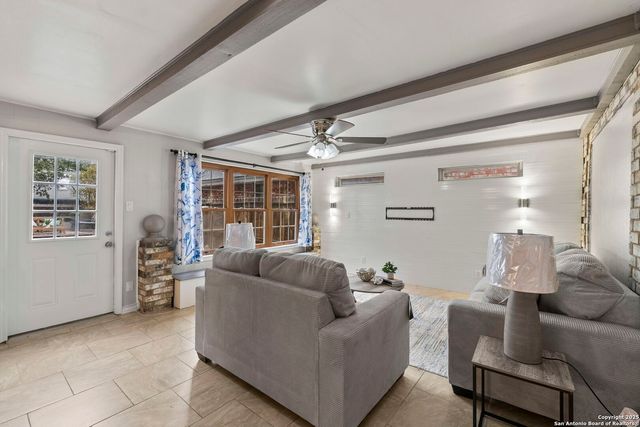 5203 Metcalf, Windcrest, TX 78239